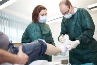 Behandlung im Diabetes-Fußzentrum - Bild: M. Gloger / Bergmannsheil