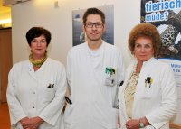 Dr. Heiko Knoop mit Arzthelferin Andrea Remsing (links) und Dorothee Podbregar, leitende MTA des Schlaflabors - Bildnachweis: Volker Daum / Bergmannsheil