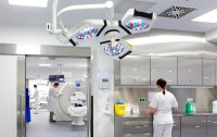 Zwei modernste Schockräume mit CT-Gerät dazwischen sichern im Bergmannsheil eine optimale Polytraumaversorgung - Bildnachweis: Dieter Pfennigwerth Notfallaufnahme Bergmannsheil