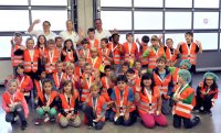 Gruppenbild mit den Kursteilnehmern des Aktionstages am 17.06.2016 in der Wagenhalle der Notaufnahme – Bild: Volker Daum/Bergmannsheil