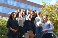 Die Teilnehmerinnen des Mentoringprogramms mit den drei Organisatorinnen (vordere Reihe, v.l.): Jun.-Prof. Dr. Elena Enax-Krumova, Priv.-Doz. Dr. Christiane Kruppa und Priv.-Doz. Dr. Christine Meyer-Frießem. Bildnachweis: Bergmannsheil