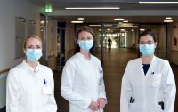 Bild: Sie haben das Mentoringprogramm zur Karriereförderung von Ärztinnen initiiert: v. l. PD Dr. Christiane Kruppa (BG Universitätsklinikum Bergmannsheil), PD Dr. Christine Meyer-Frießem (St. Marien Hospital Lünen) und Jun.-Prof. Dr. Elena Enax-Krumova (BG Universitätsklinikum Bergmannsheil). Bildnachweis: Bergmannsheil