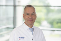 Prof. Dr. Cornelius Knabbe, Direktor des Instituts für Laboratoriums- und Transfusionsmedizin am HDZ NRW, Bad Oeynhausen (Foto Peter Hübbe).