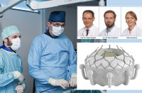 Die drei Kardiologen führten den Eingriff gemeinsam im Herzkatheterlabor des HDZ NRW durch. Sie platzierten zunächst sehr präzise das neue Trikuspidalklappenersatzsystem (Evoque/Edwards Lifesciences) mit dem Katheter. Das System, das sich im Herzen entfaltet, besteht aus einem Nitinol-Rahmen. Die Klappensegel sind aus Rinderperikardgewebe (Fotos: HDZ NRW, Edwards Lifesciences).
