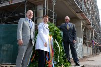 Richtfest am Herz- und Diabeteszentrum NRW (v.l.n.r.): HDZ-Geschäftsführer Wilhelm Hecker, Staatssekretärin Martina Hoffmann-Badache (Vorsitzende des Aufsichtsrats HDZ NRW) und Prof. Dr. med. Dieter Horstkotte, Ärztlicher Direktor HDZ NRW (Foto Armin Kühn).