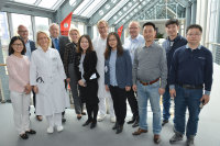 Hospitanten und Tutoren im Herz- und Diabeteszentrum NRW: Die sechs chinesischen Gäste wurden begrüßt von (v.l.) Christian Piek, Prof. Dr. Cornelia Piper, Thomas Fehnker, Dr. Karin Overlack, Prof. Dr. Jan Gummert und Hans-Wilhelm Ohmansiek (Foto Armin Kühn).