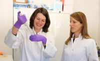 Privatdozentin Dr. rer.nat. Anna Klinke leitet das Agnes Wittenborg Institut für translationale Herz-Kreislaufforschung am HDZ NRW, Bad Oeynhausen. Dr. rer.nat. Marion Müller ist Wissenschaftlerin am Agnes Wittenborg Institut für translationale Herz-Kreislaufforschung (Foto: HDZ NRW).