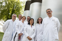 (v.l.): Oberarzt Dr. Carl Schlenkhoff, Ltd. Oberarzt Dr. Sebastian Fischer, Assistenzärztin Dr. Annika Kowoll, Ltd. Oberarzt Dr. Alexej Titschert, Oberärztin Dr. Myong-Jeen Lee, Oberärztin Dr. Anushe Weber, Institutsdirektor Priv.-Doz. Dr. Werner Weber (v.l.): Oberarzt Dr. Carl Schlenkhoff, Ltd. Oberarzt Dr. Sebastian Fischer, Assistenzärztin Dr. Annika Kowoll, Ltd. Oberarzt Dr. Alexej Titschert, Oberärztin Dr. Myong-Jeen Lee, Oberärztin Dr. Anushe Weber, Institutsdirektor Priv.-Doz. Dr. Werner Weber