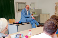 SPD-Politiker Axel Schäfer stellte sich den Fragen der Krankenpflegeschüler