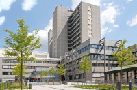 Körperliches Training kann helfen, die durch Parkinson bedingten Defizite gering zu halten und das seelische Gleichgewicht zu fördern. Körperliches Training kann helfen, die durch Parkinson bedingten Defizite gering zu halten und das seelische Gleichgewicht zu fördern.