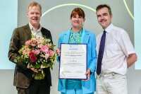 Univ.-Prof. Dr. med. Stephanie Joachim erhält den Univ.-Prof. Dr. med. Stephanie Joachim erhält den
